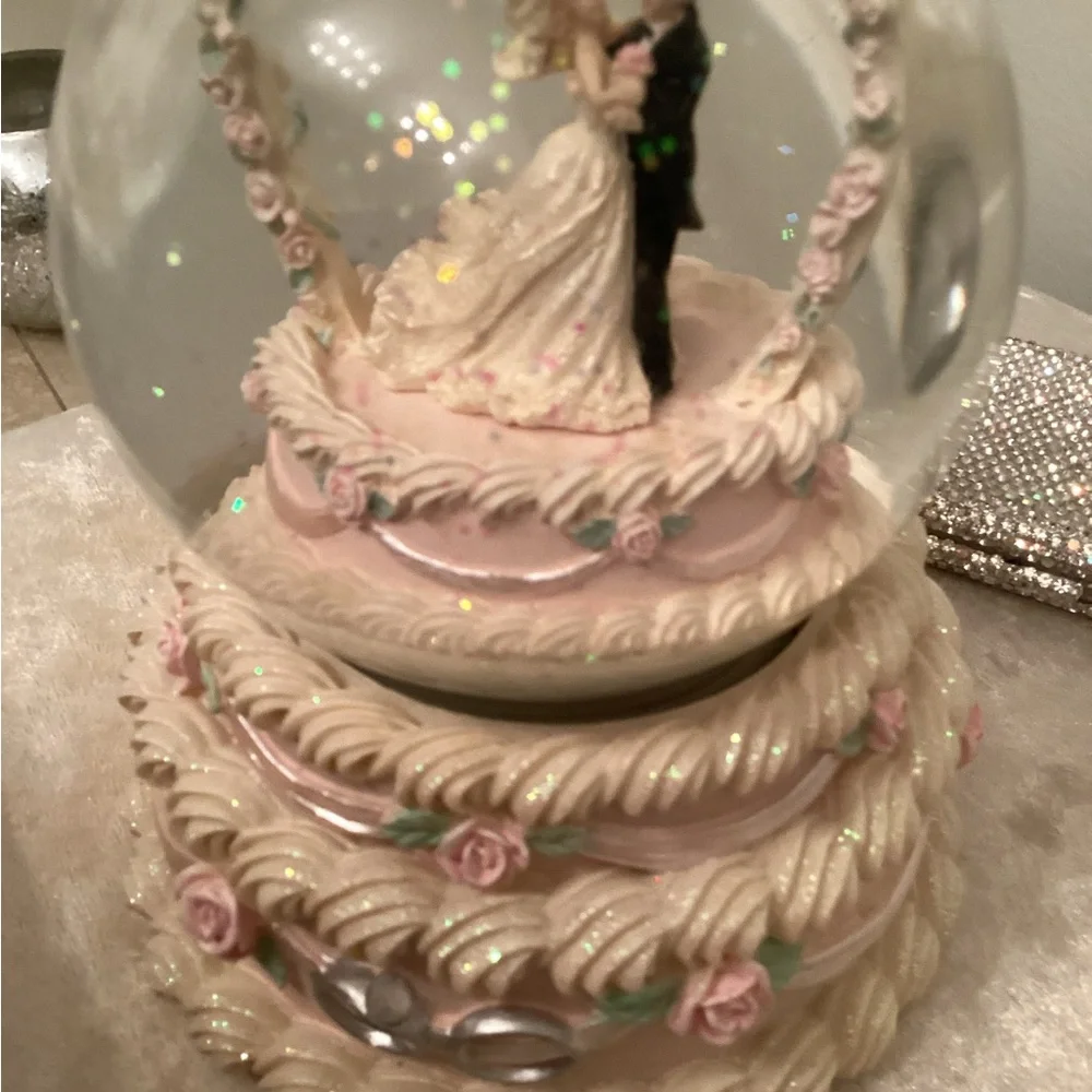 Lord and Taylor Elegant Wedding Cake Snow Globe with Bride and Groom music box